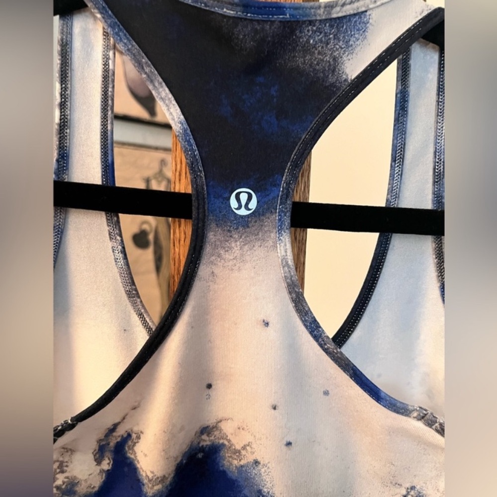 Lululemon tie die work out tank top size 4 - Picture 4 of 4